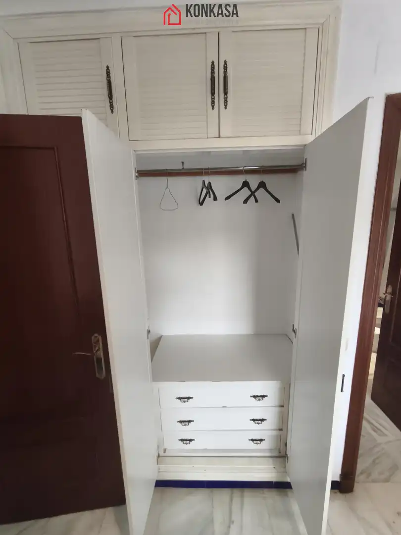 Dormitori de Pis de lloguer en Arcos de la Frontera amb Aire condicionat, Moblat i Balcó