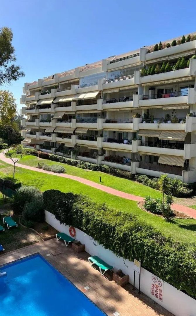 Exterior view of Flat for sale in Marbella  with Terrace, Furnished and Oven