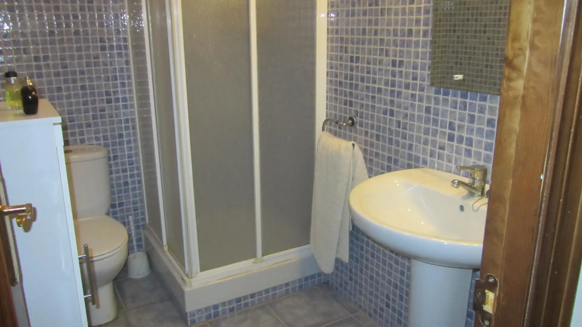 Badezimmer von Einfamilien-Reihenhaus zum Verkauf in Mont-roig del Camp mit Klimaanlage, Heizung und Privatgarten