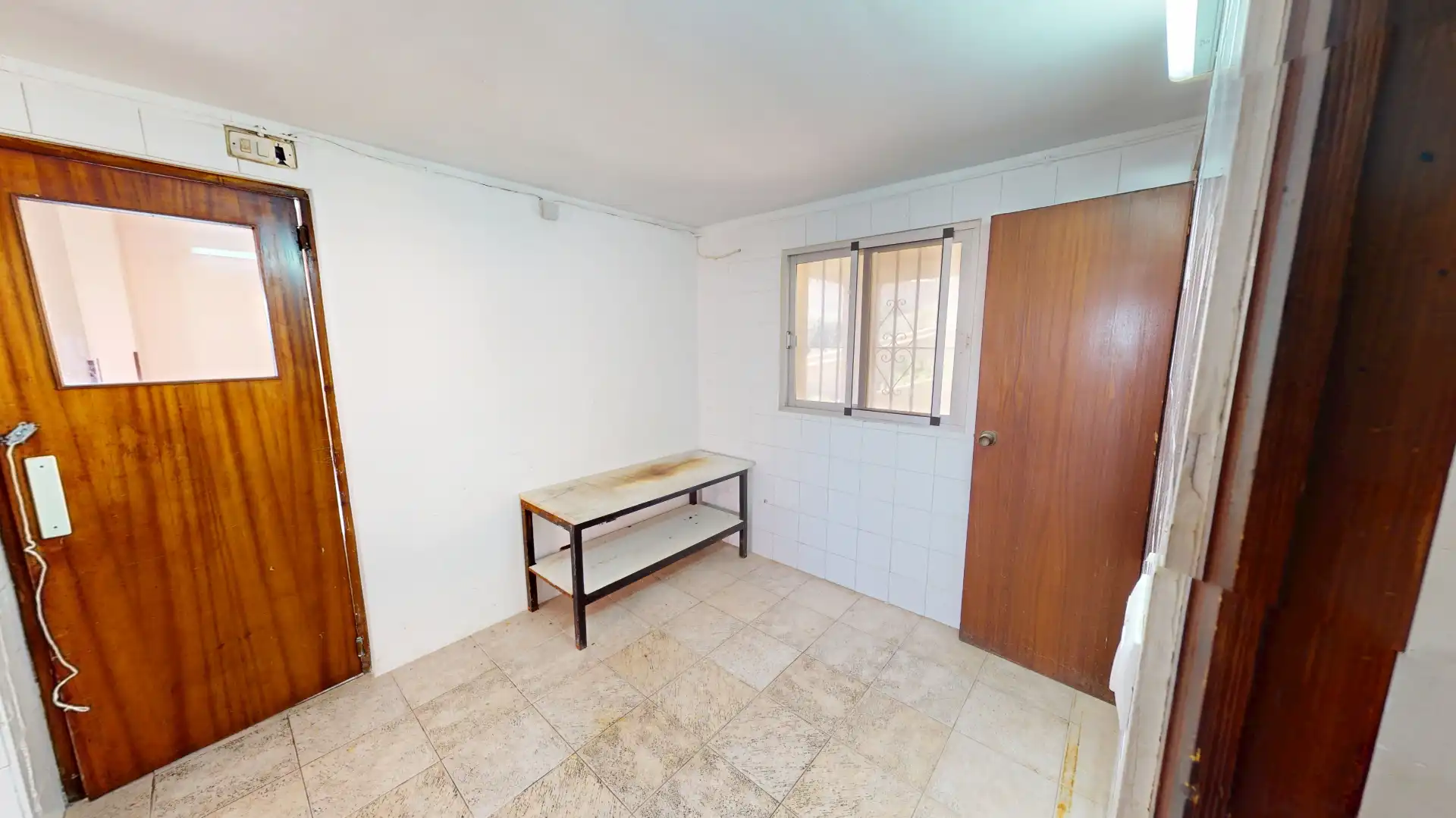 Commercial properties for sale in Busot  with Air Conditioner and Furnished