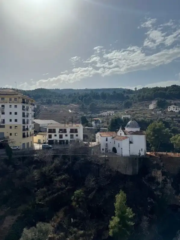 Vista exterior de Pis en venda en Llucena / Lucena del Cid amb Terrassa, Balcó i Internet