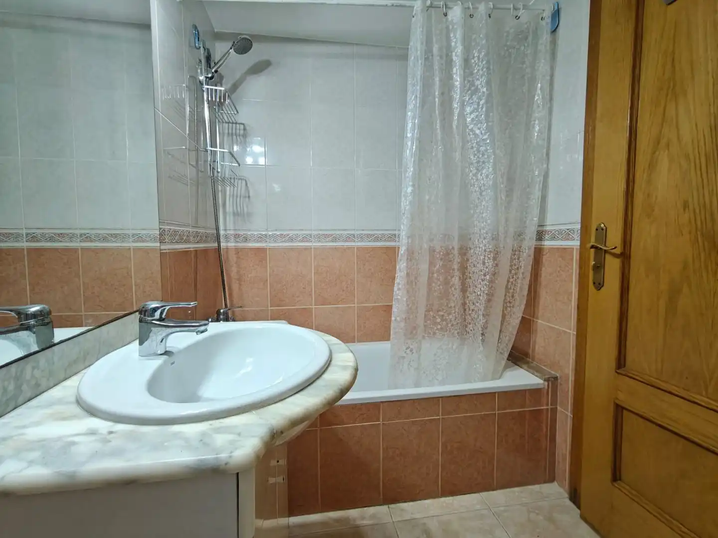 Baño de Piso en venta en Girona con Calefacción