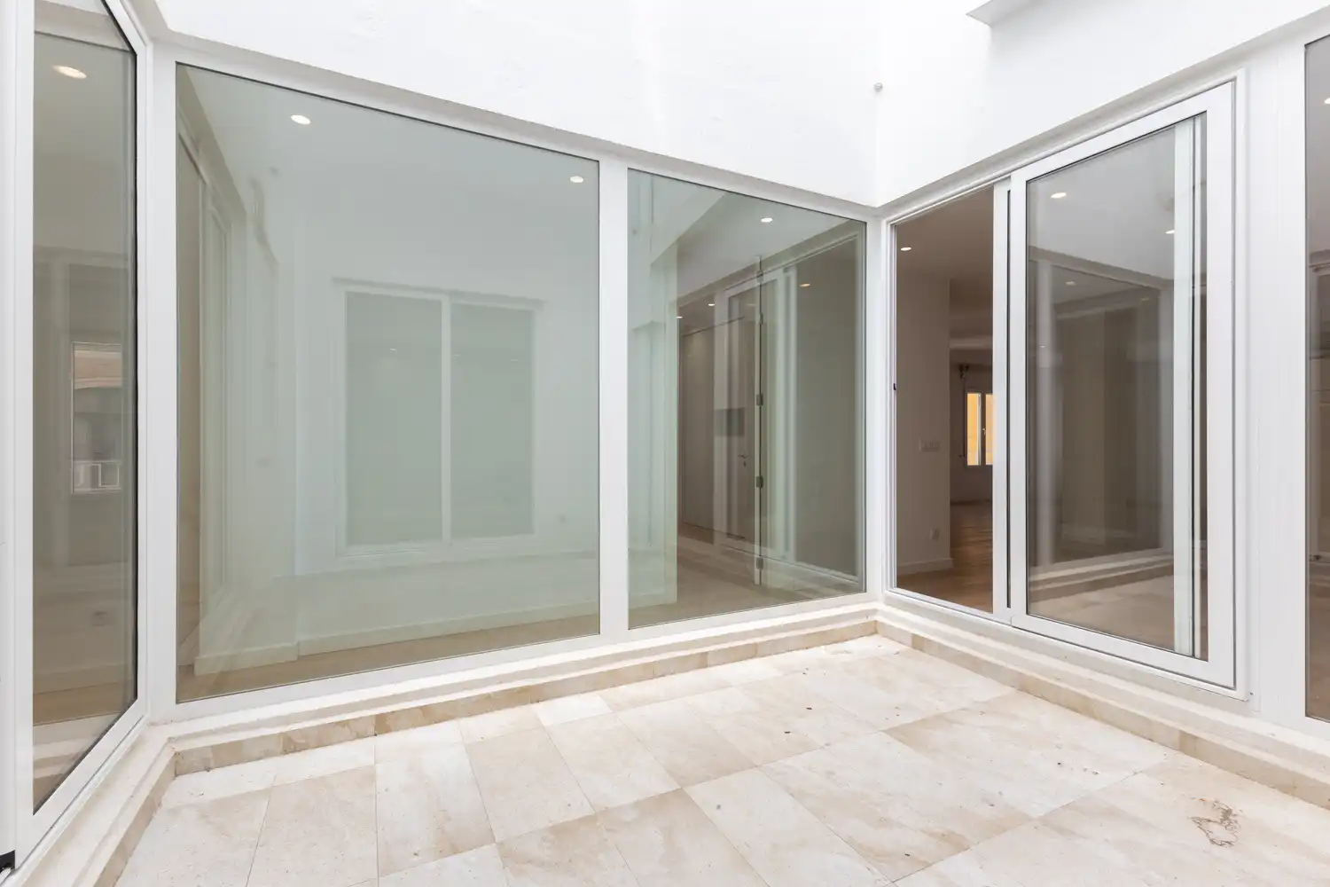 Flat for rent in Valencia  with Air Conditioner, Heating and Furnished