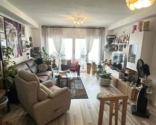 Sala d'estar de Pis en venda en Cuenca Capital amb Calefacció, Terrassa i Traster