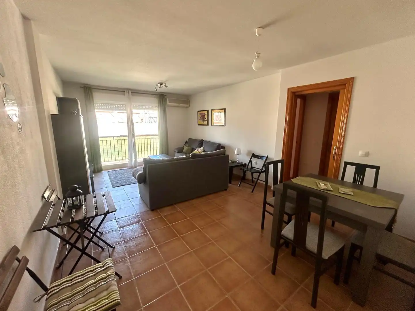 Sala de estar de Piso en venta en Roquetas de Mar con Terraza, Amueblado y Piscina comunitaria