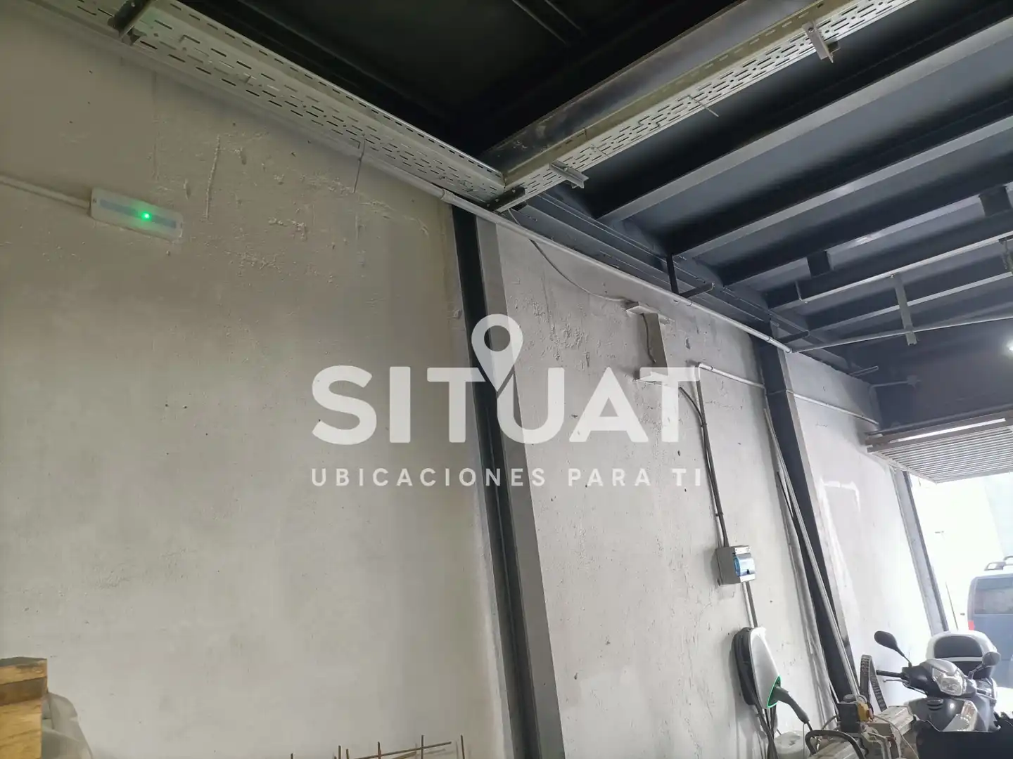 Parking de Nave industrial en venta en Sant Andreu de la Barca con Calefacción y Alarma