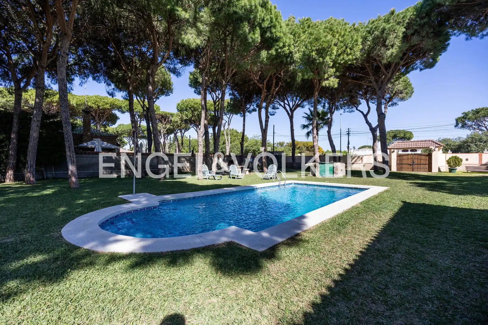 Piscina de Casa o xalet en venda en Chiclana de la Frontera amb Calefacció, Jardí privat i Terrassa