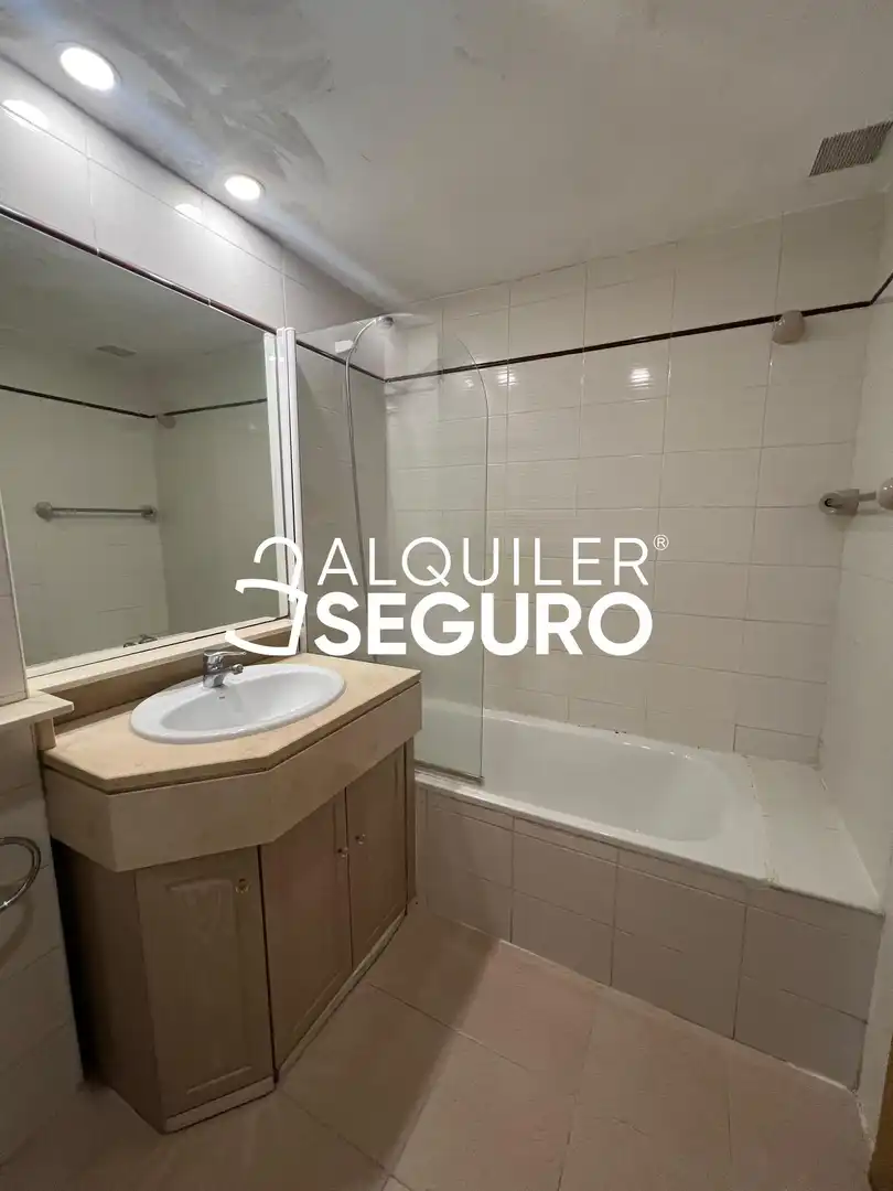 Bedroom of Flat for rent in Madrid  with Air Conditioner, Heating and Swimming Pool