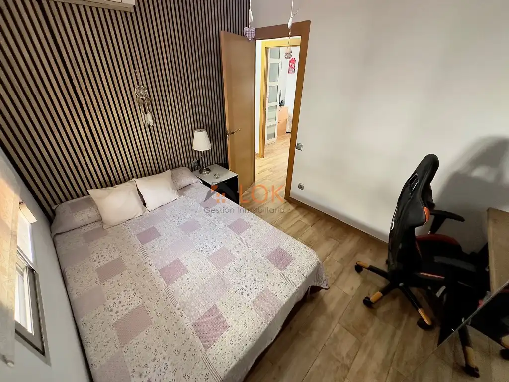 Bedroom of Flat for sale in Málaga  with Air Conditioner, Terrace and Furnished