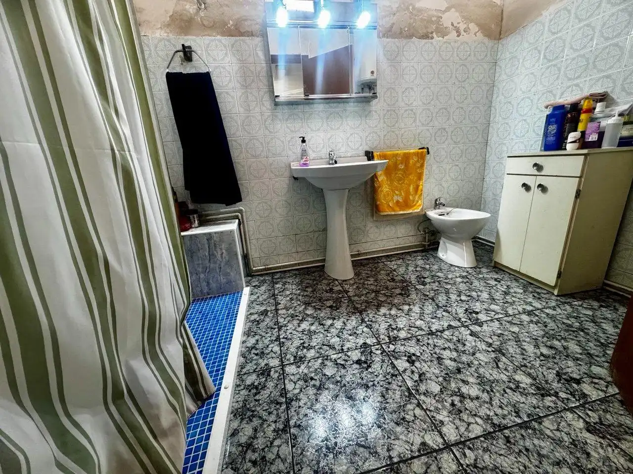 Bathroom of Houses for sale in Crevillent  with Air Conditioner, Terrace and Storage room