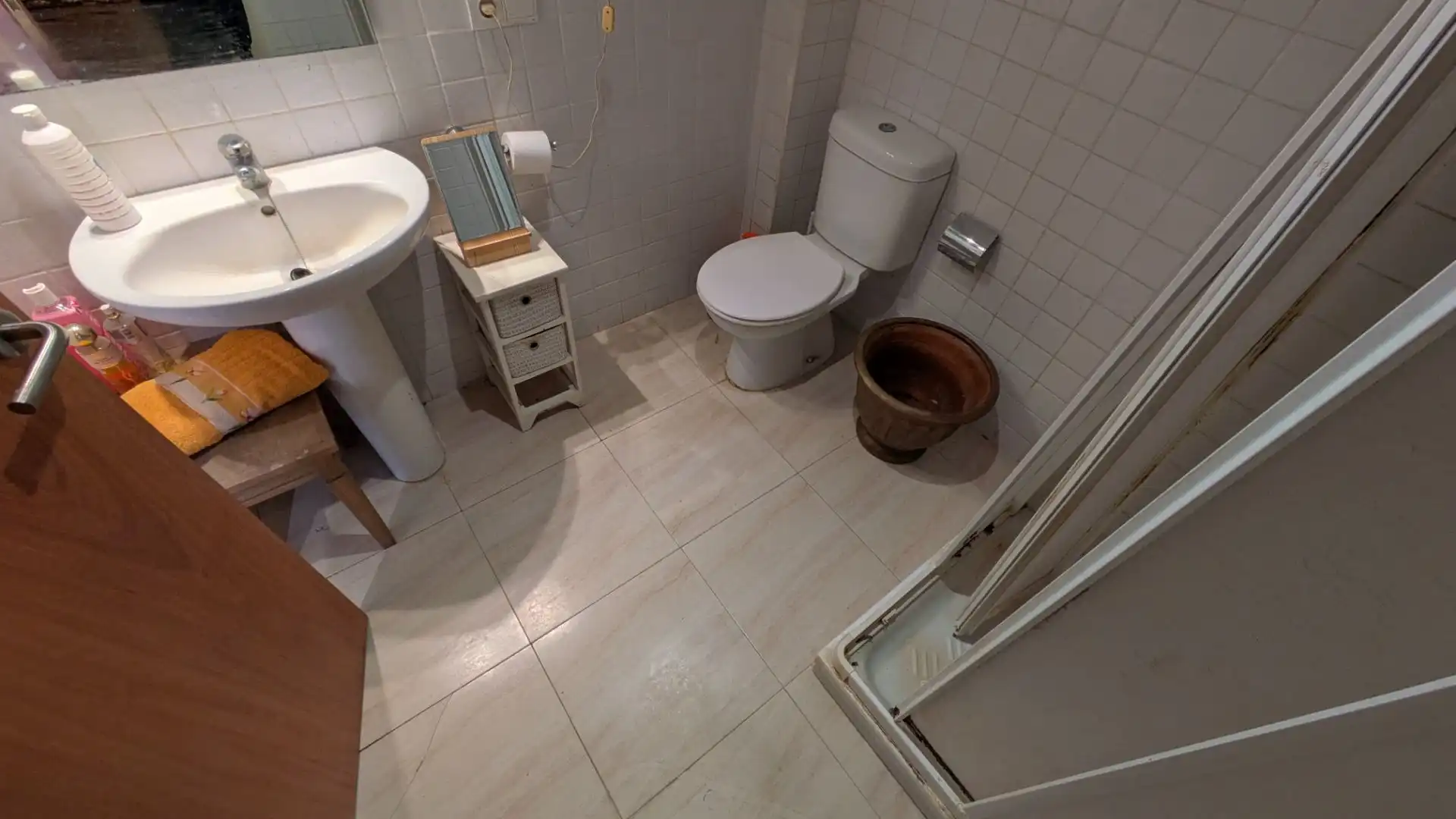 Bathroom of Flat for sale in Amer  with Heating