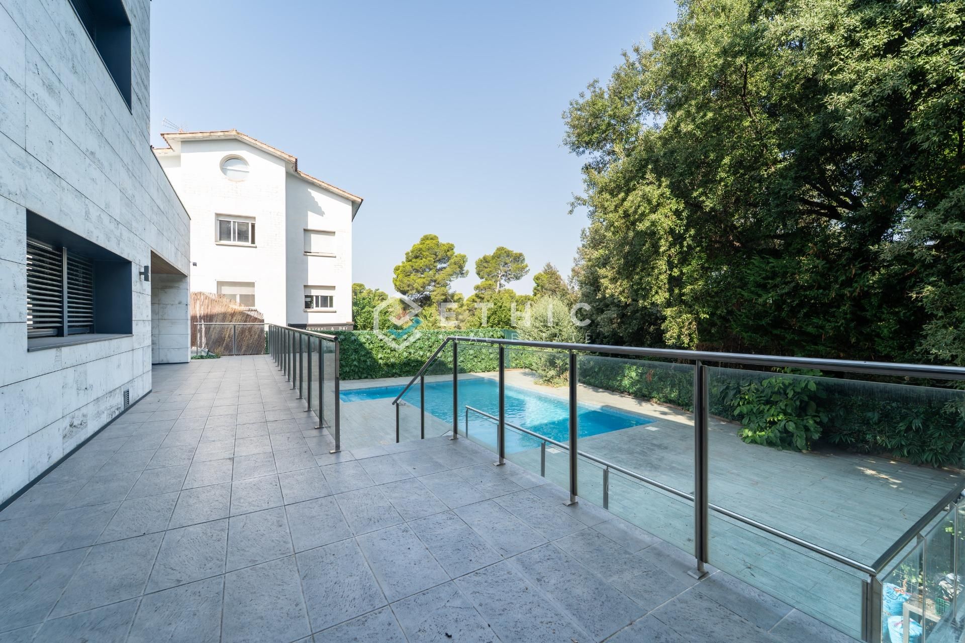 Swimming pool of House or chalet for sale in Sant Cugat del Vallès  with Air Conditioner, Heating and Private garden