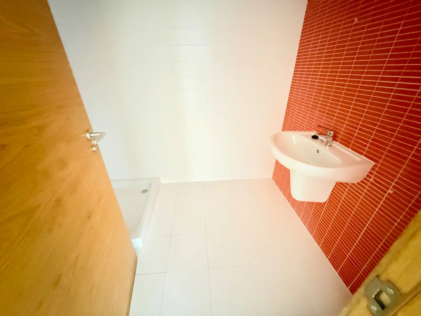 Badezimmer von Wohnung zum Verkauf in Baiona mit Parkett, Terrasse und Abstellraum