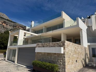 Casa con jardín en venta en Avenida Prncipal