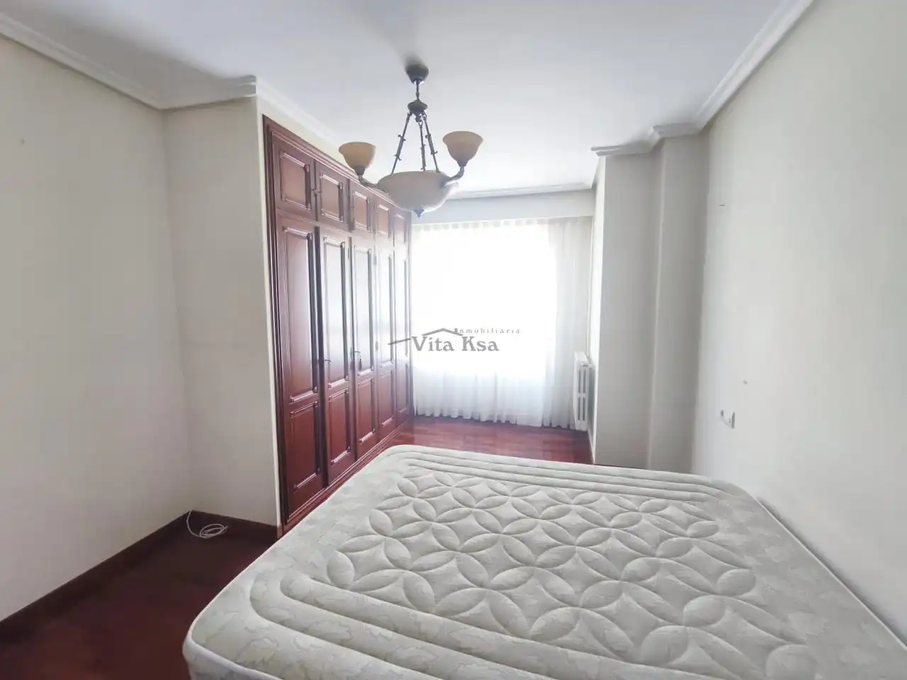 Schlafzimmer von Wohnung zur Miete in Ourense Capital  mit Heizung, Parkett und Möbliert