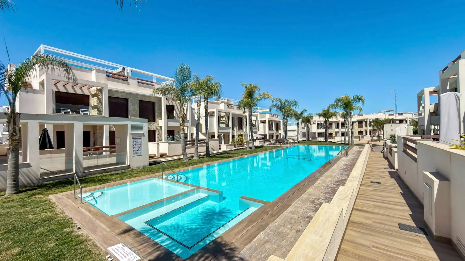 Bajo con piscina en venta en Los Balcones - Los Altos, imagen 21