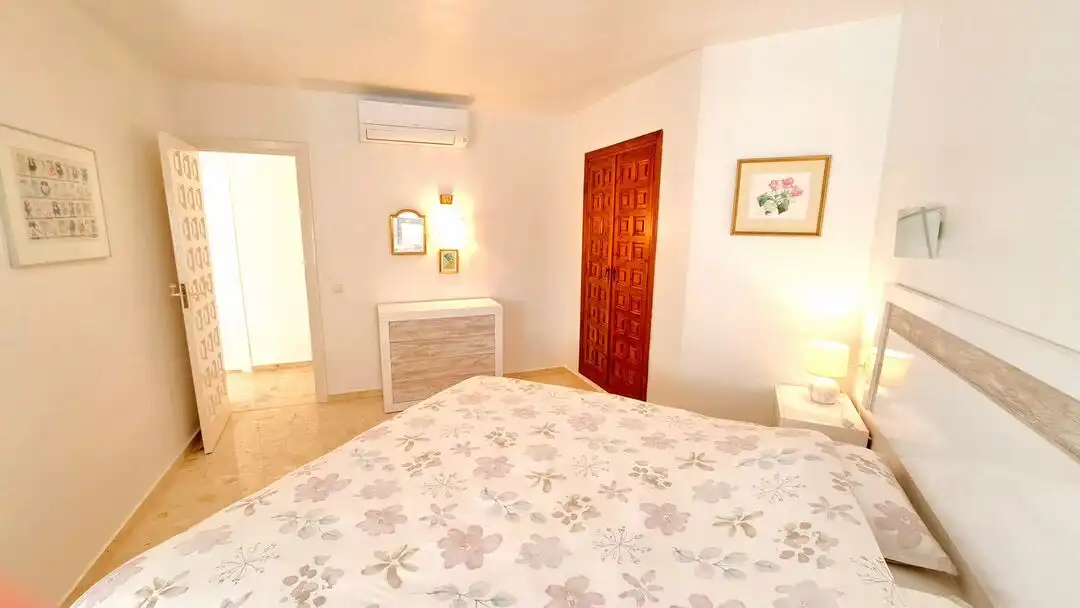 Schlafzimmer von Einfamilien-Reihenhaus zum Verkauf in Moraira