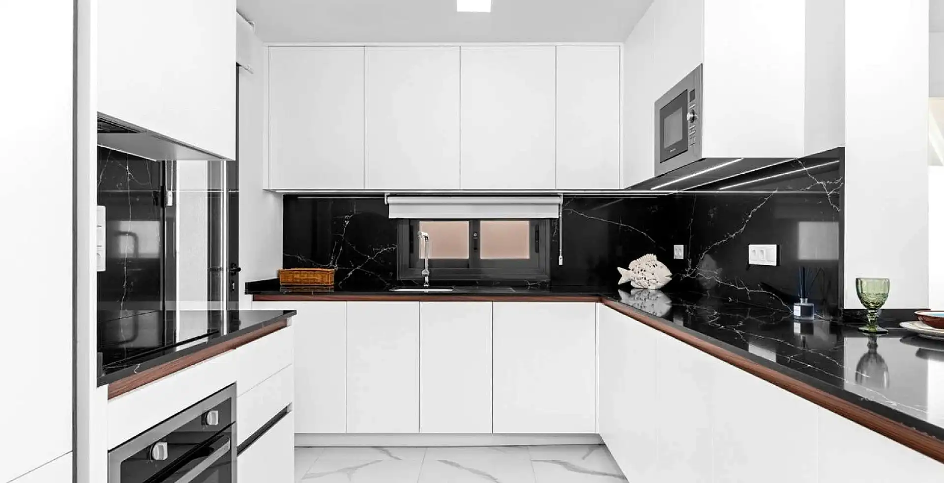 Kitchen of Houses for sale in San Miguel de Salinas