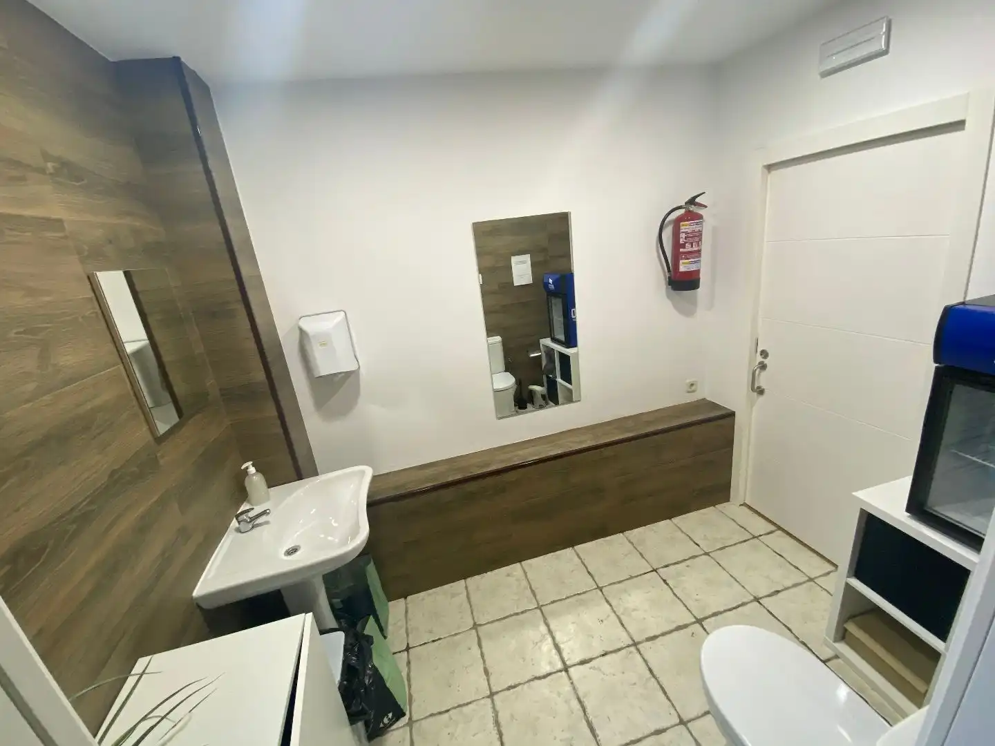 Badezimmer von Geschaftsraum zum Verkauf in Alcobendas mit Klimaanlage und Heizung
