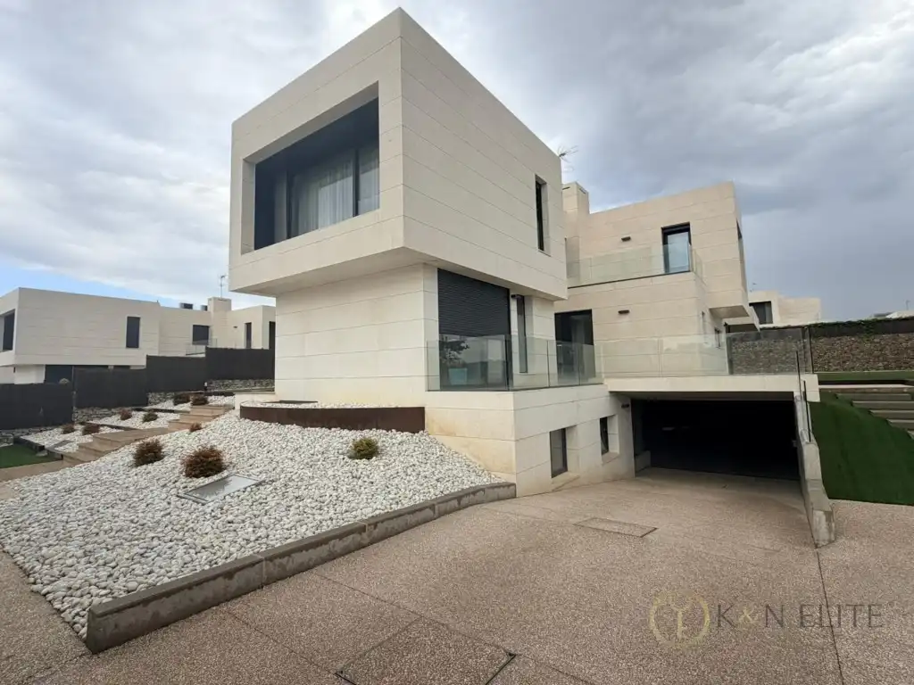 Vista exterior de Casa o xalet de lloguer en Majadahonda