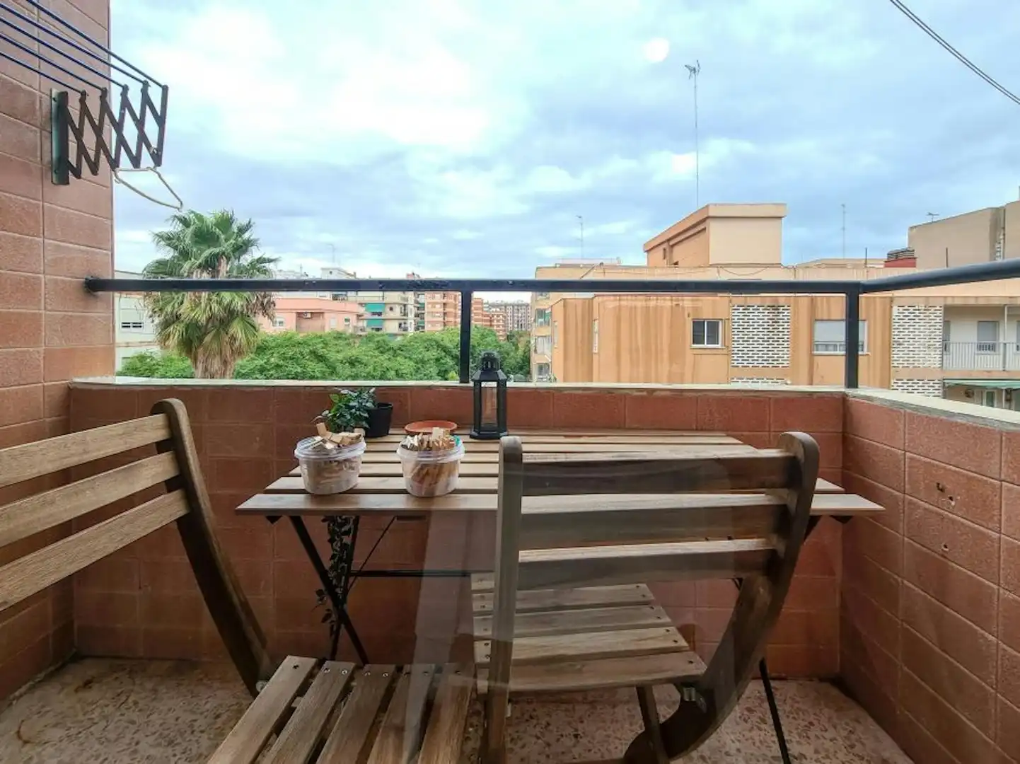 Terrassa de Pis de lloguer en  Valencia Capital amb Aire condicionat, Rentadora i TV