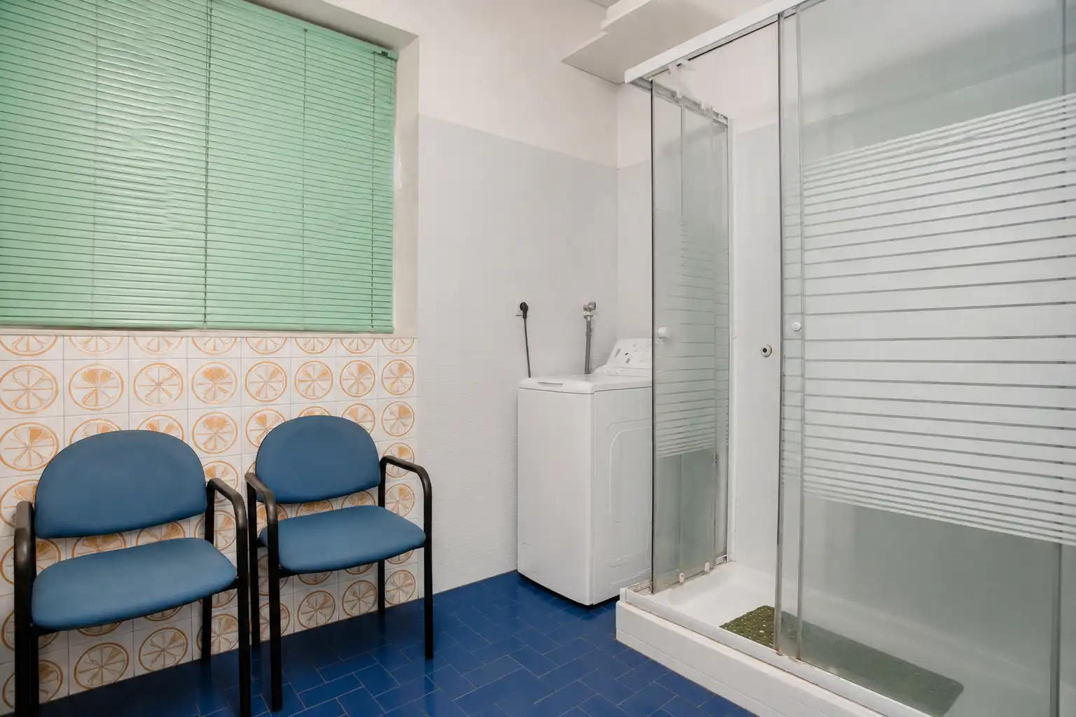 Bany de Local en venda en L'Hospitalet de Llobregat amb Moblat