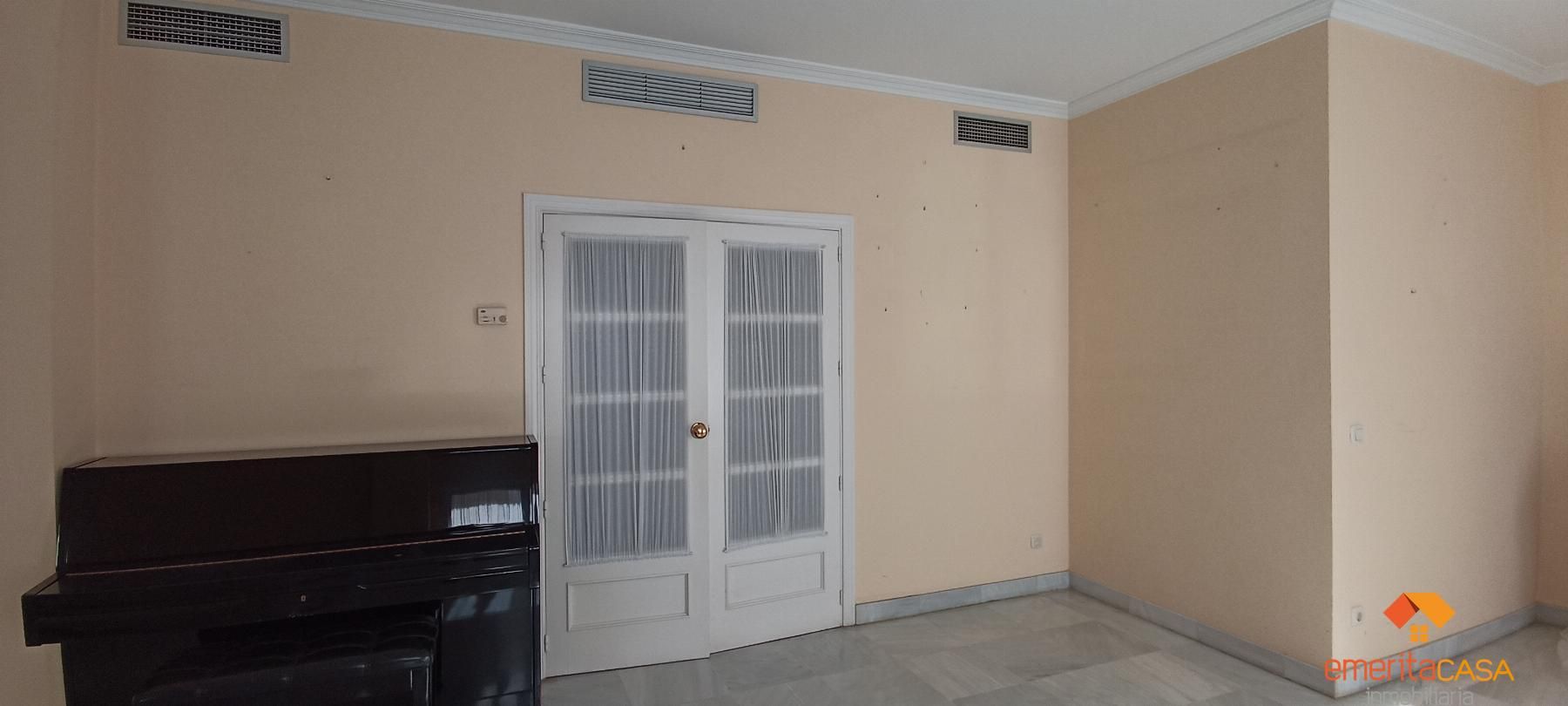 Flat for sale in Almendralejo  with Air Conditioner, Heating and Storage room