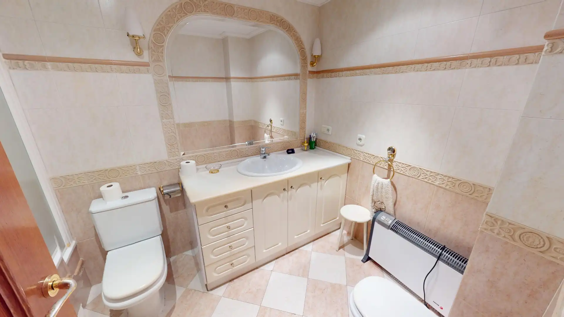 Badezimmer von Wohnung zum Verkauf in Elche / Elx mit Klimaanlage, Heizung und Abstellraum
