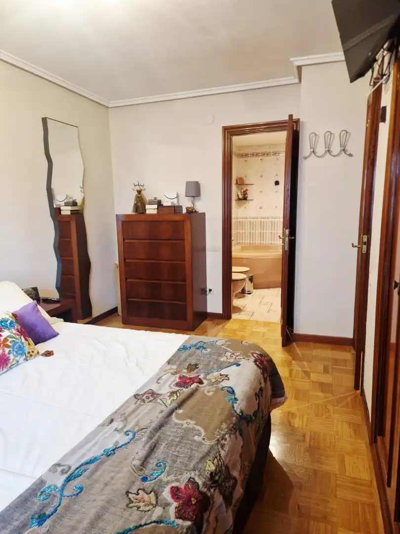 Habitación de Piso en venta en Avilés con Calefacción, Parquet y Terraza