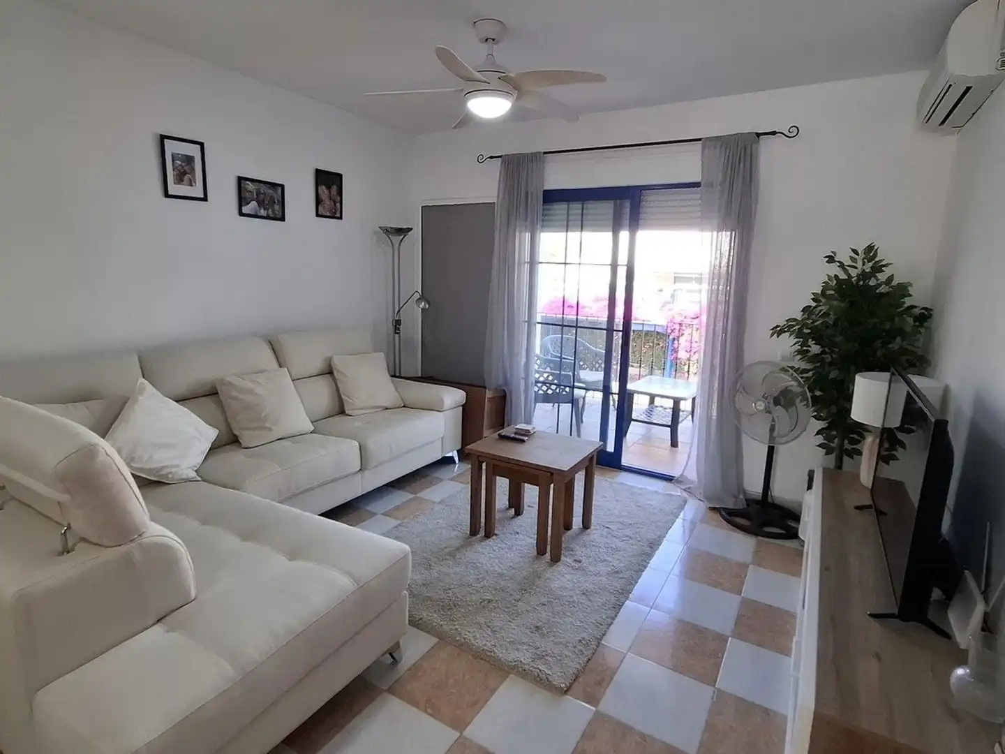 Sala d'estar de Casa adosada en venda en Los Gallardos amb Aire condicionat, Terrassa i Piscina
