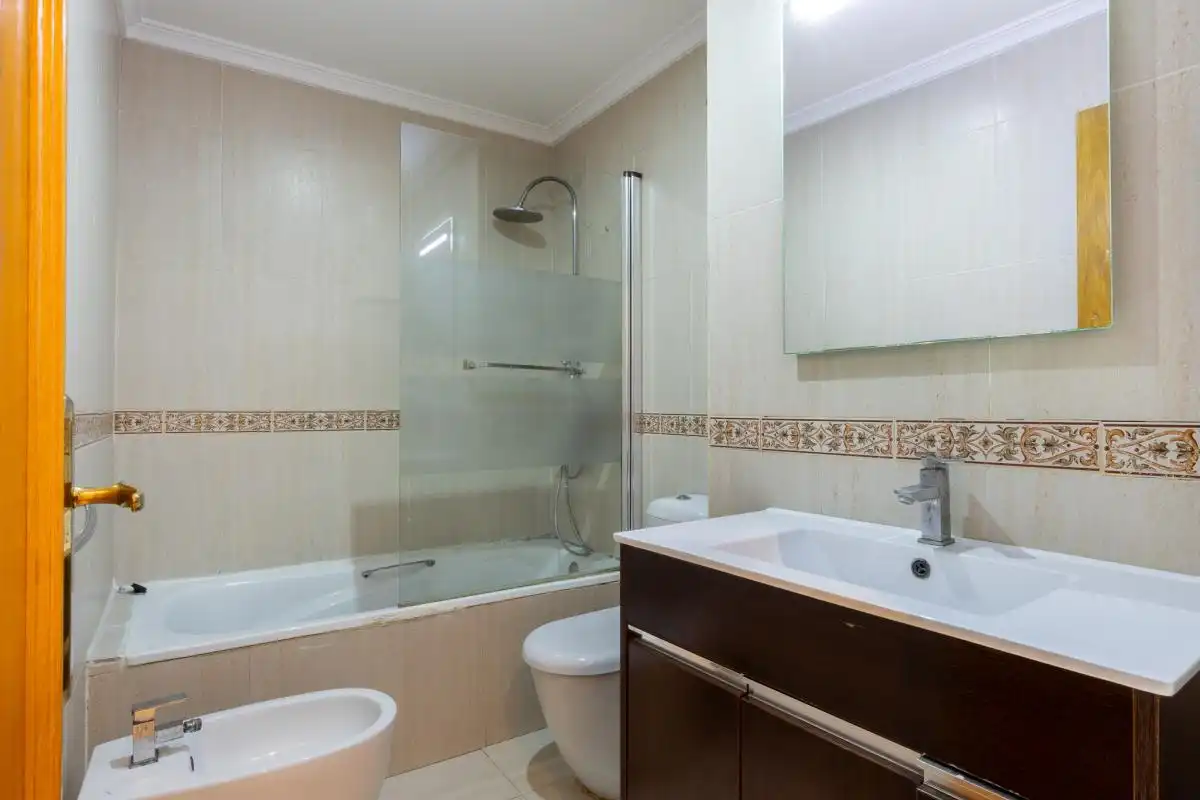 Bathroom of Attic for sale in Picassent  with Air Conditioner, Heating and Terrace