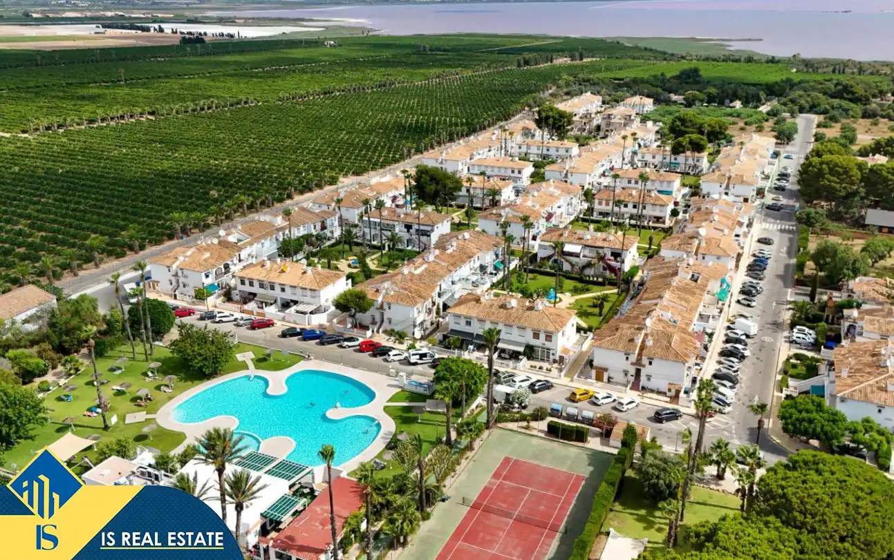 Vista exterior de Casa o xalet en venda en Torrevieja amb Aire condicionat, Calefacció i Terrassa