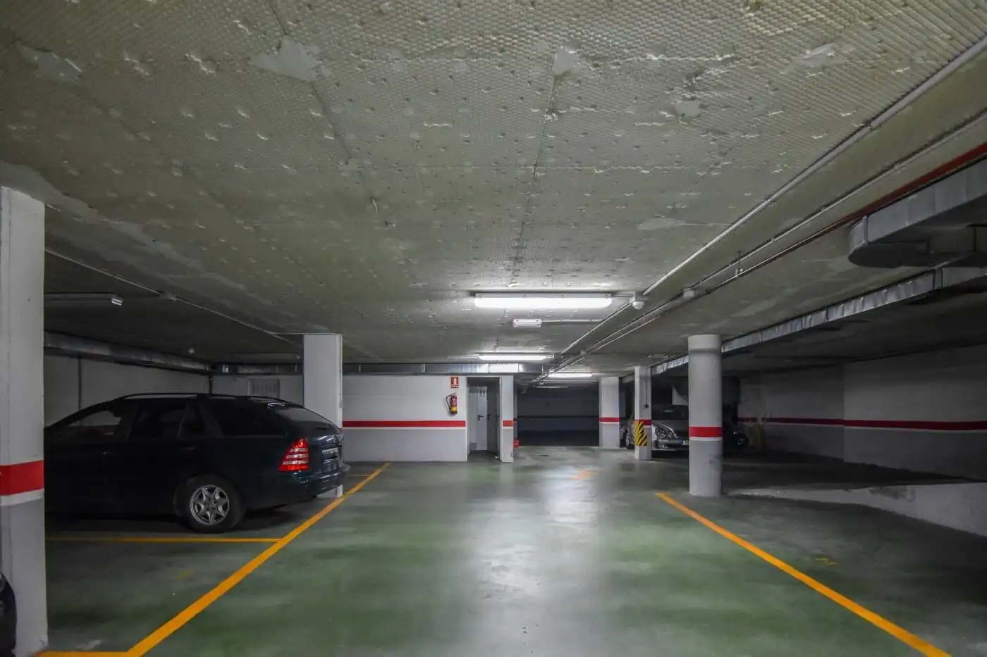 Aparcament de Pis de lloguer en A Coruña Capital  amb Calefacció i Parquet
