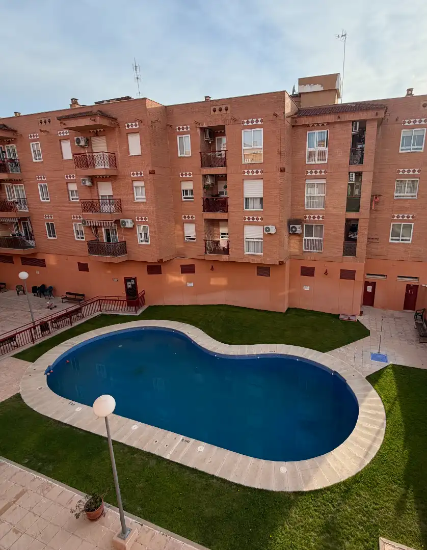 Piscina de Piso en venta en Úbeda con Aire acondicionado, Calefacción y Trastero