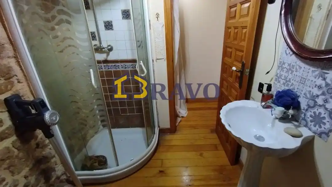 Baño de Casa o chalet en venta en Merindad de Cuesta-Urria con Calefacción, Terraza y Amueblado