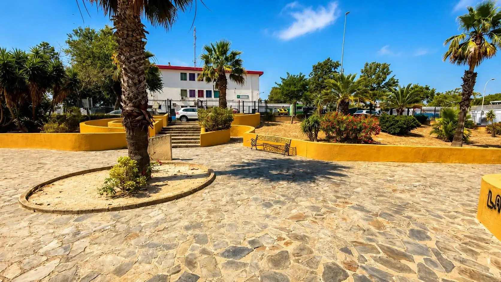 Vista exterior de Casa adosada en venta en Chiclana de la Frontera con Jardín privado, Terraza y Trastero