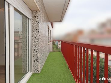 Wohnung mit Balkon zum Verkauf in Carrer de Radas