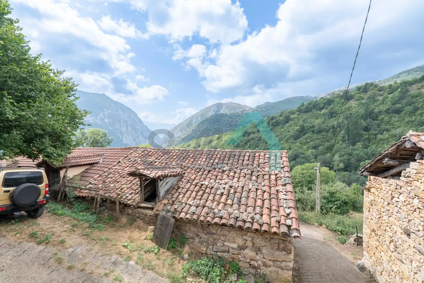 Einfamilien-Reihenhaus zum Verkauf in Lugar Bustiello, Proaza