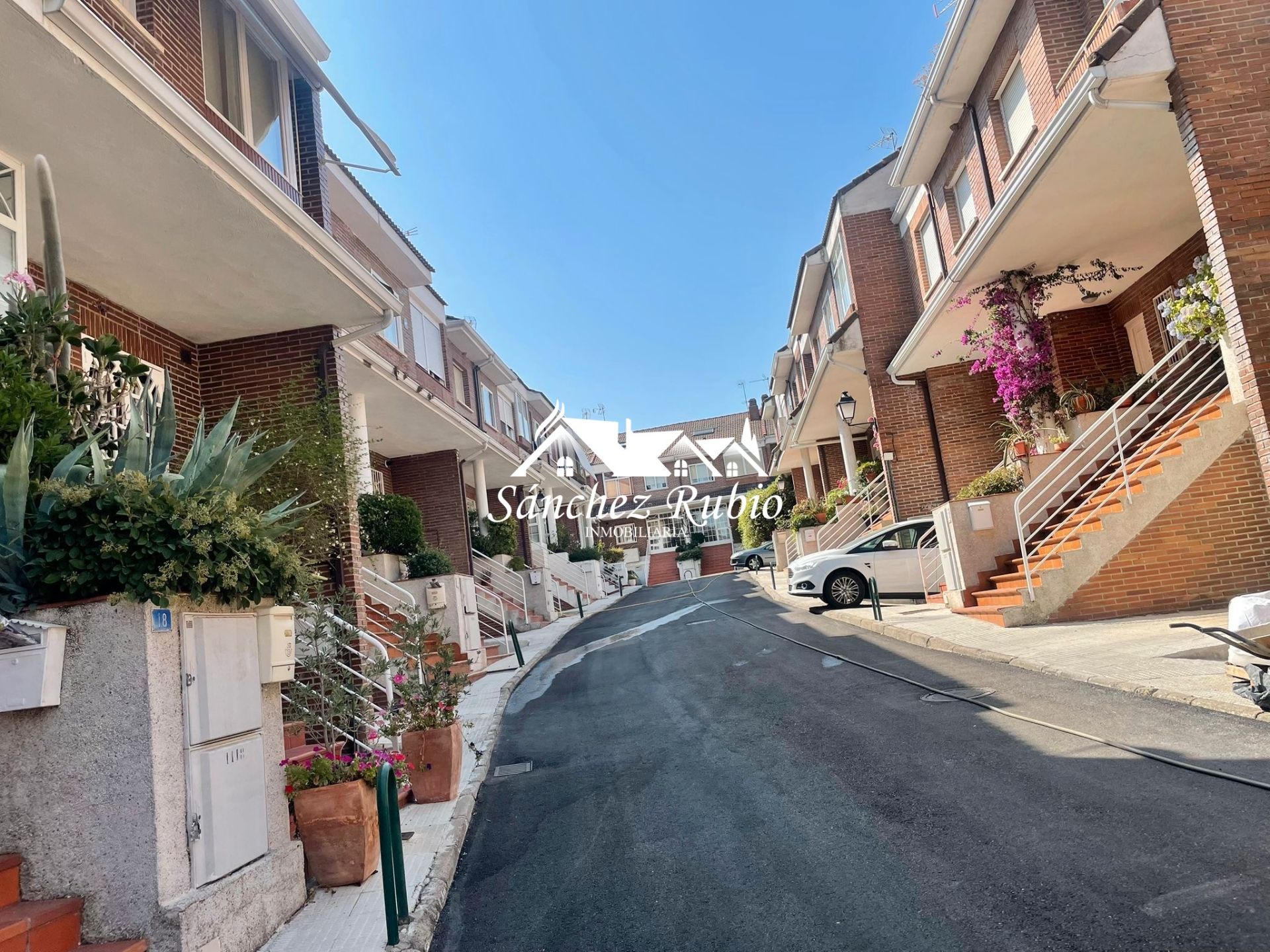 Vista exterior de Casa adosada en venta en Las Rozas de Madrid con Aire acondicionado, Calefacción y Jardín privado