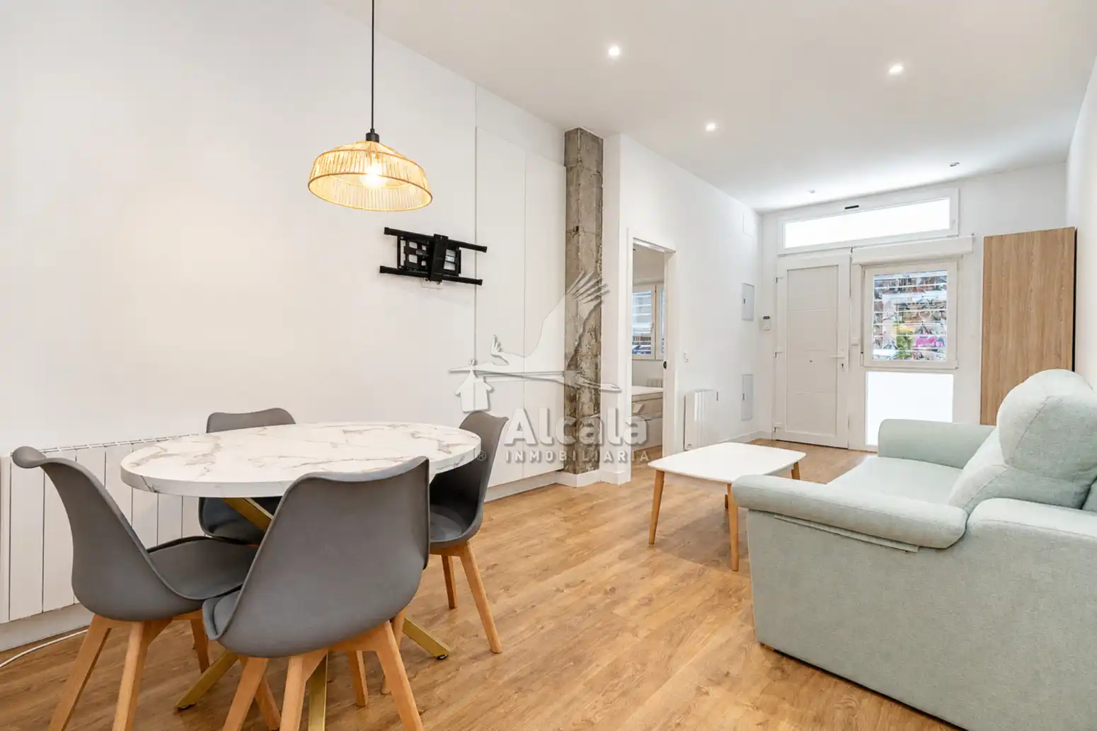 Living room of Flat for sale in Caballería Española