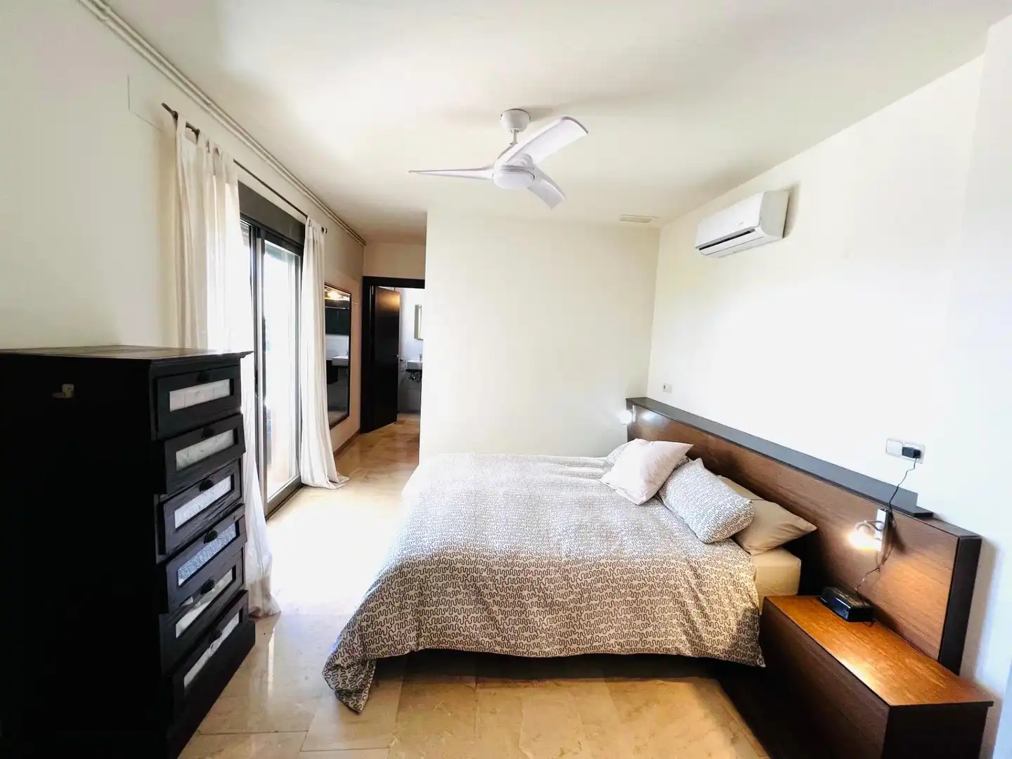 Dormitori de Casa o xalet en venda en Elche / Elx amb Aire condicionat, Calefacció i Jardí privat