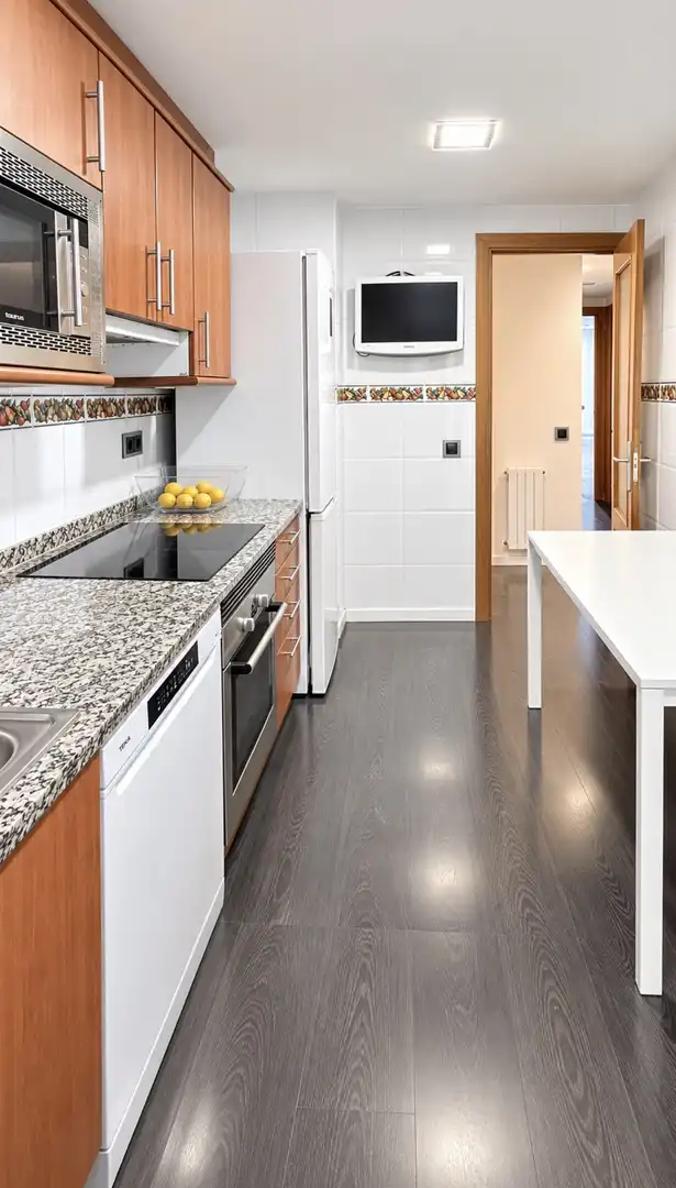 Küche von Wohnung zum Verkauf in Reus mit Klimaanlage, Terrasse und Balkon
