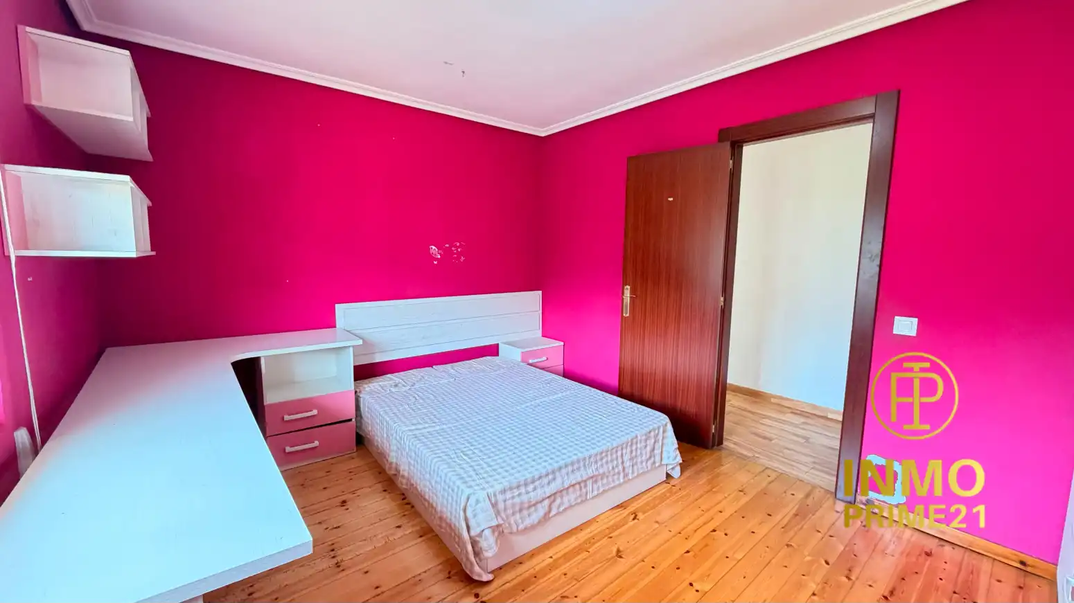 Habitación de Casa o chalet en venta en Corvera de Toranzo con Parquet y Balcón
