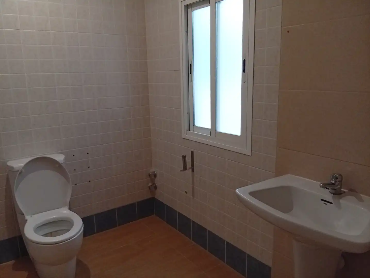 Bathroom of Commercial properties for rent in Granada