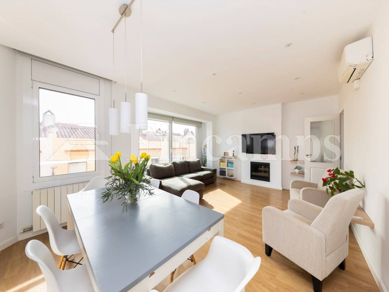 Living room of Flat for sale in Sabadell  with Air Conditioner, Heating and Parquet flooring