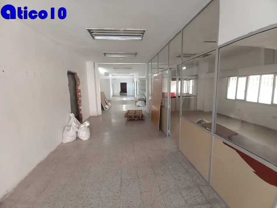 Local en venta en Oviedo 