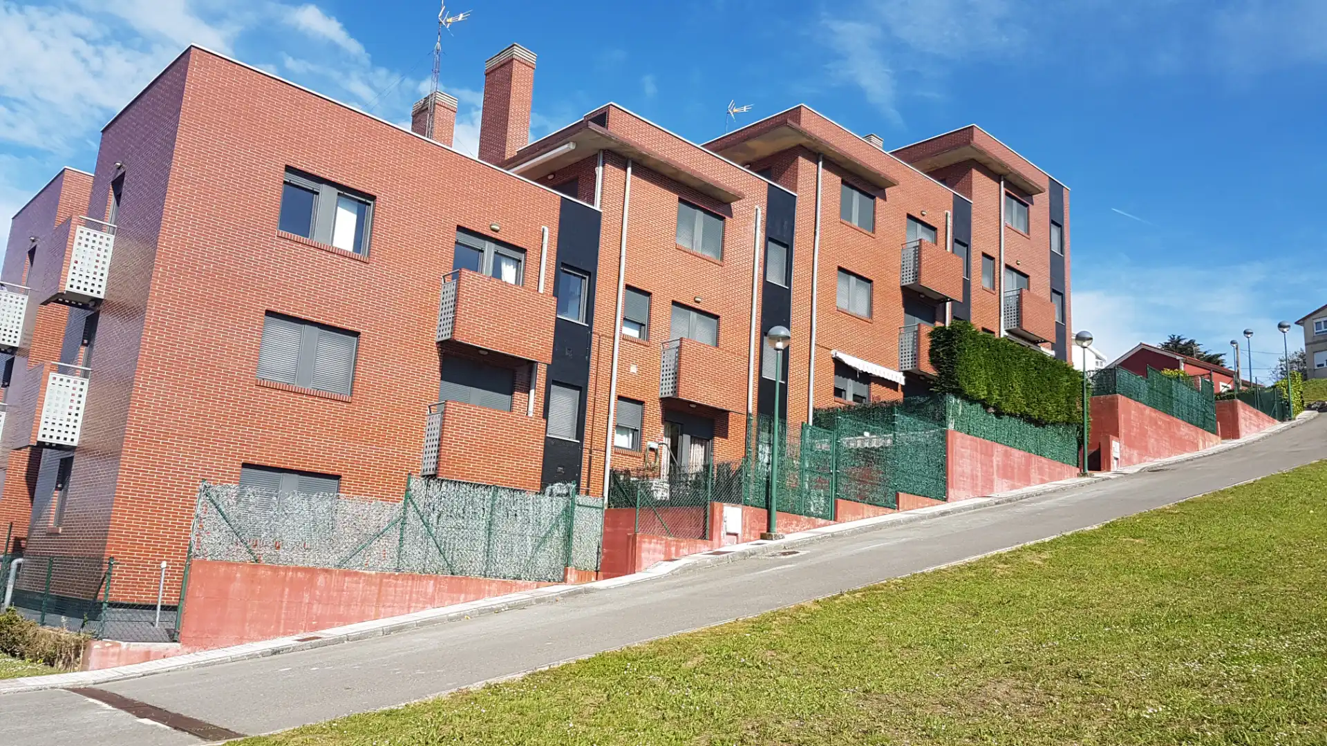 Vista exterior de Piso en venta en Suances con Calefacción, Amueblado y Lavadora