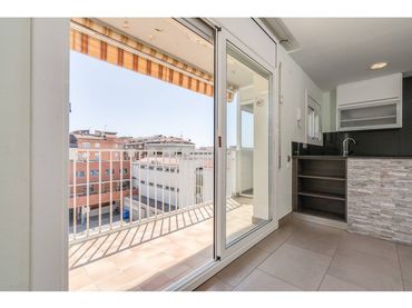 Piso con balcón en venta en Calle Marconi