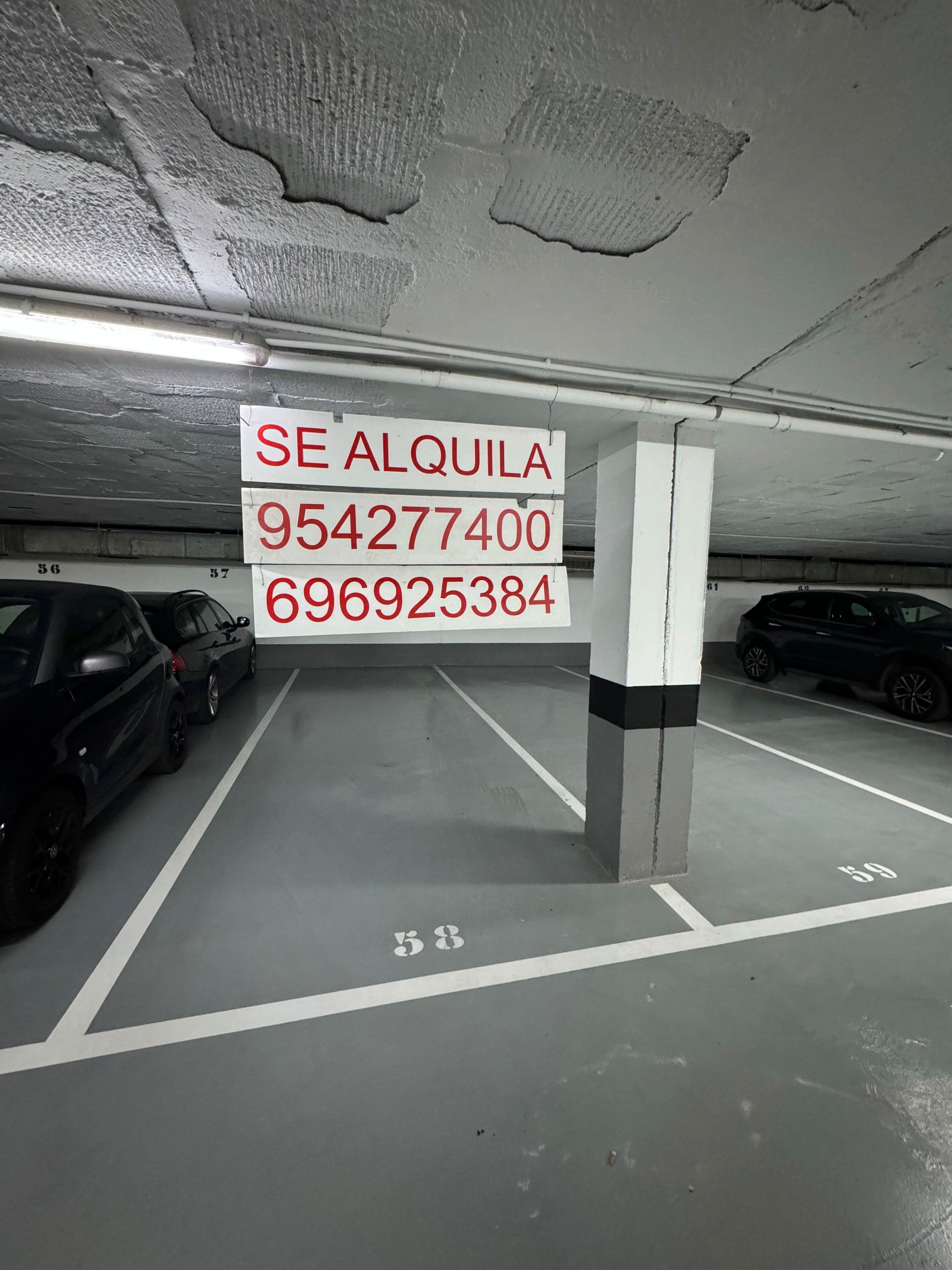 Garage to rent in Avenida San Francisco Javier, 9, La Buhaira