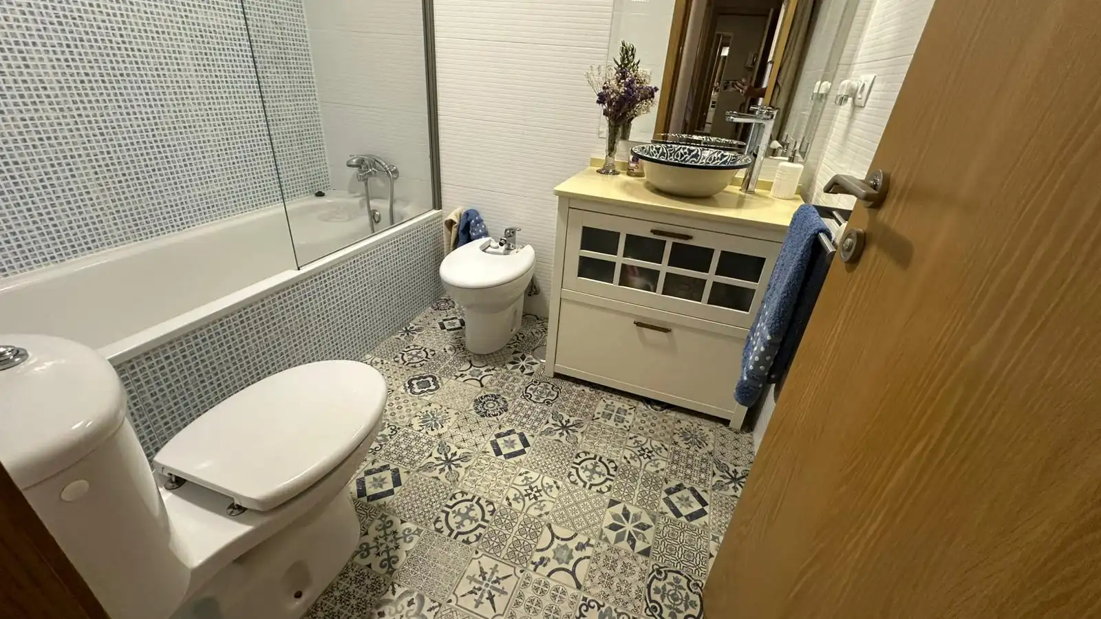Badezimmer von Dachboden zum Verkauf in Mairena del Aljarafe mit Klimaanlage, Heizung und Terrasse